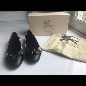 Burberry flats NEW